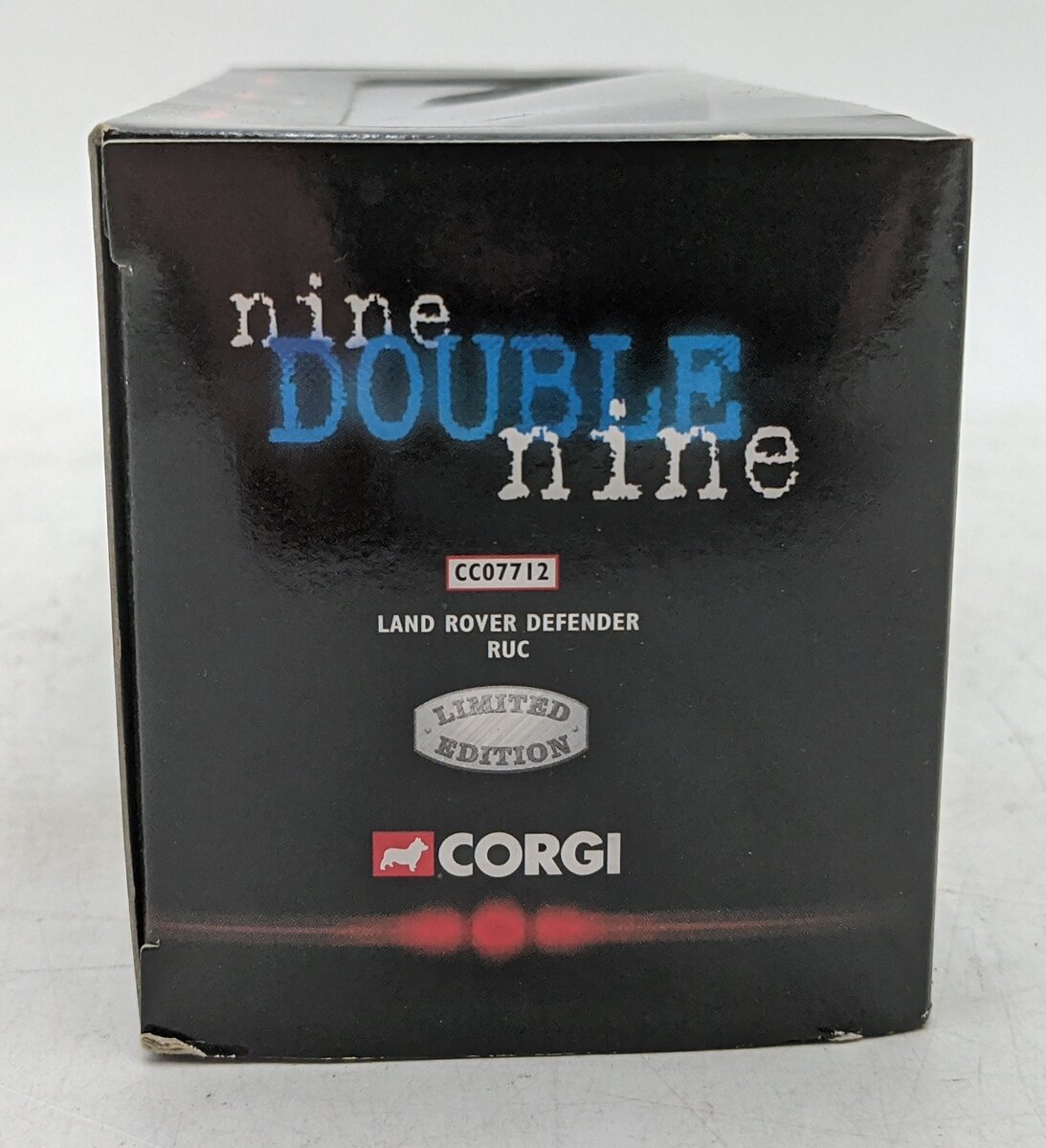 Corgi CC07712 1:43 Die-Cast Land Rover Defender NIB