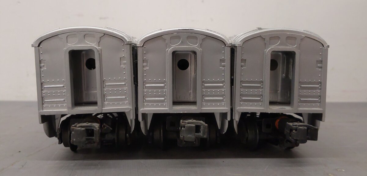 Lionel Vintage O Silver Passenger Cars: 2421, 2422, 2423 [3] EX