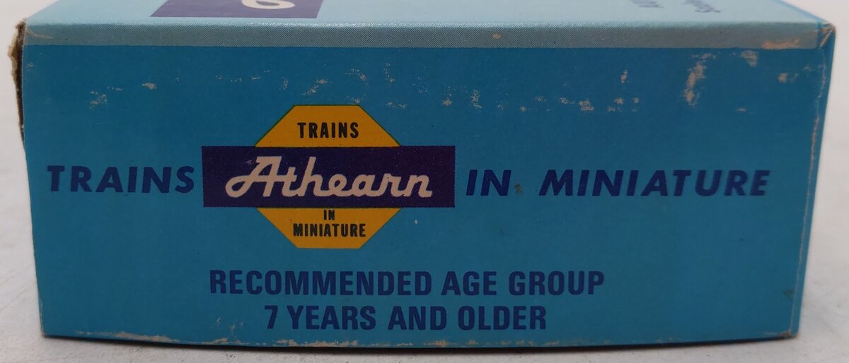 Athearn 1811 HO Scale Santa Fe Streamlined Coach Car #3150 VG/Box