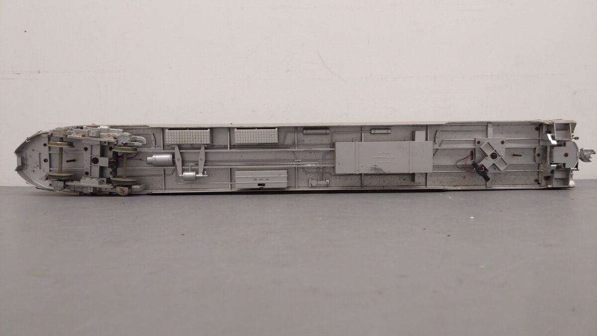 USA Trains R31000 G Santa Fe "Vista Canyon" Corrugated Aluminum Observation Car VG
