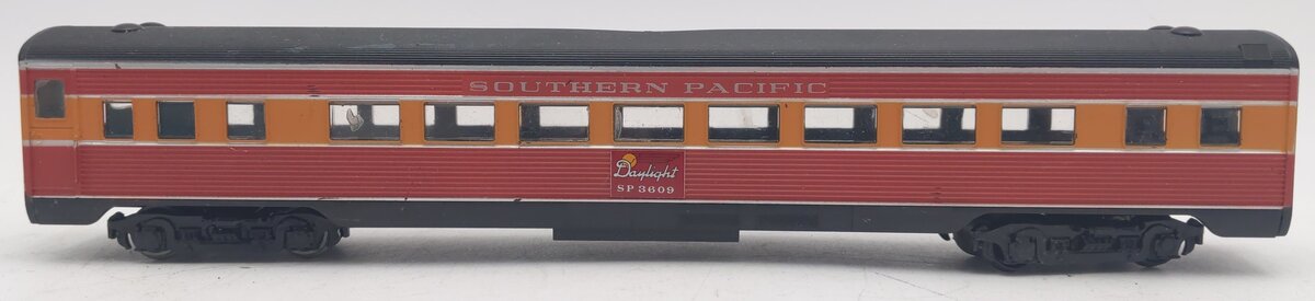 Athearn 1828 HO Scale Southern Pacific Daylight Vista Dome Unlighted Car EX/Box
