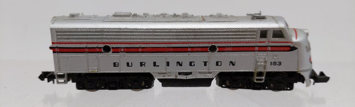 Bachmann 4643 N Scale Burlington Diesel Locomotive #153 VG
