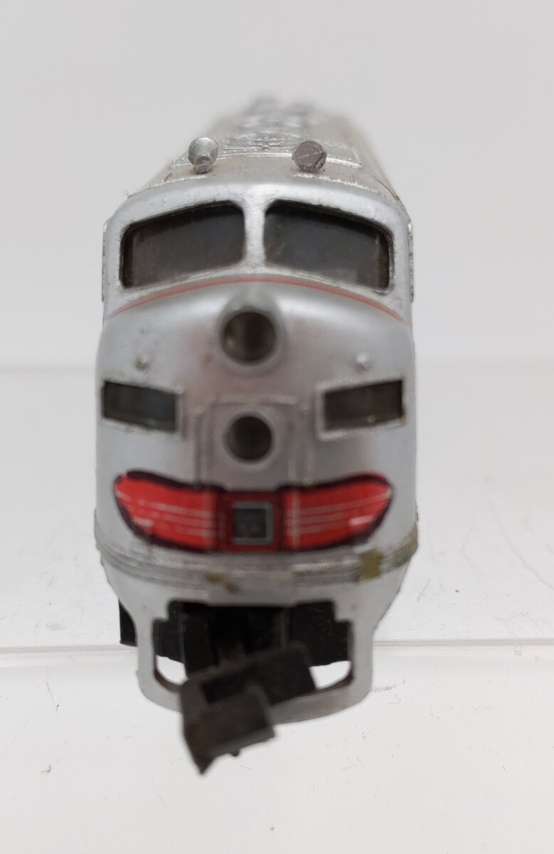 Bachmann 4643 N Scale Burlington Diesel Locomotive #153 VG