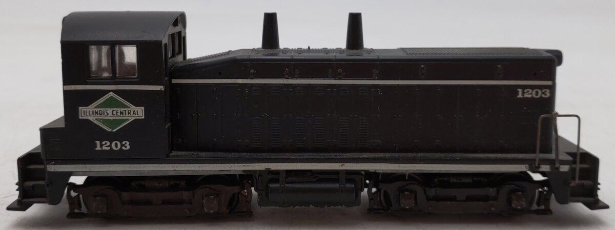 Athearn 4003 HO Scale Illinois Central SW-7 Diesel Locomotive #1203