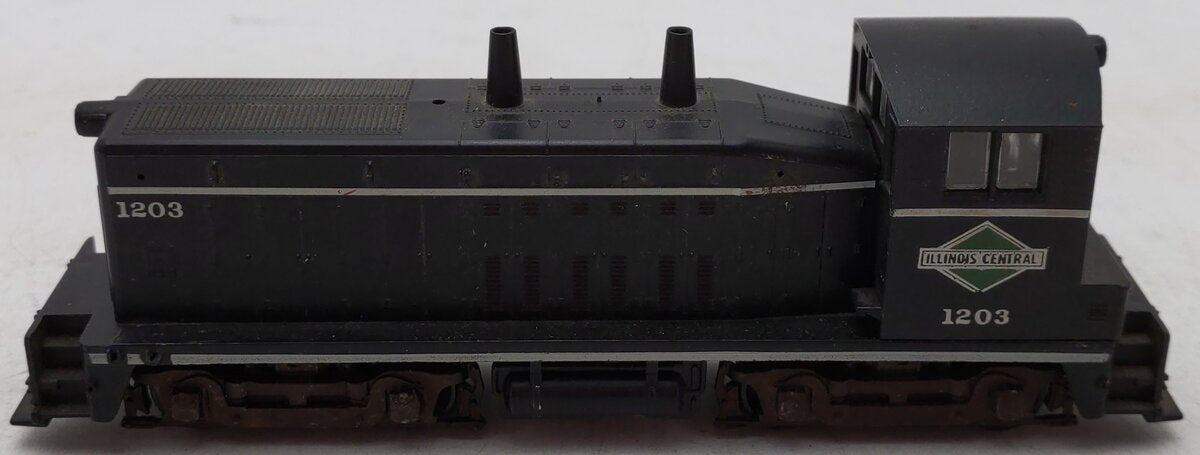 Athearn 4003 HO Scale Illinois Central SW-7 Diesel Locomotive #1203