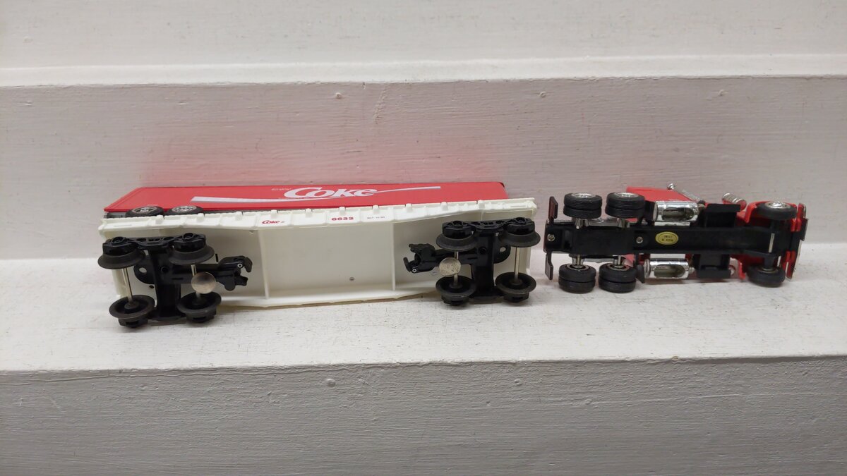 K-Line K6632 Coca-Cola Tractor Trailer & Flatcar EX/Box