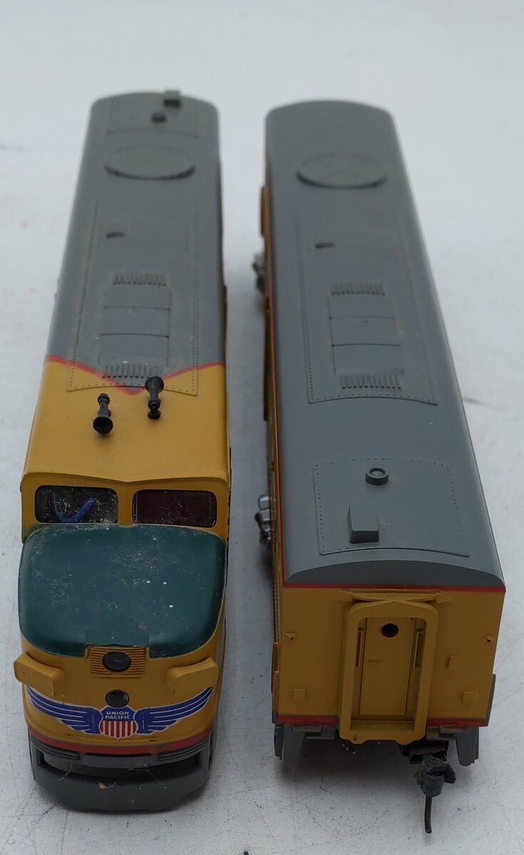 Athearn HO Scale Union Pacific AB Diesel Locomotive #605/605B VG