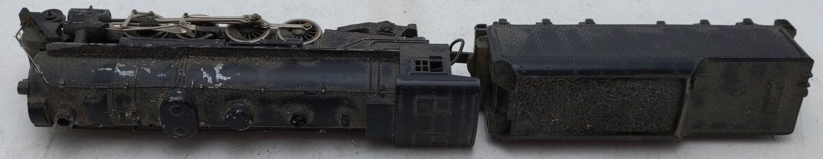 HO Scale Undecorated 2-8-2 Steam Locomotive w/ Tender
