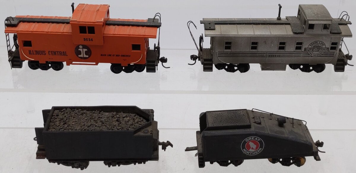 HO Scale Assorted Cabooses and Tenders [4]