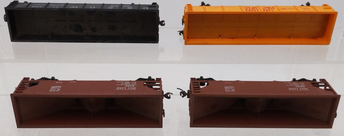 HO Scale Assorted Freight Cars [4]