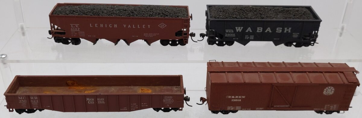HO Scale Assorted Freight Cars [4]