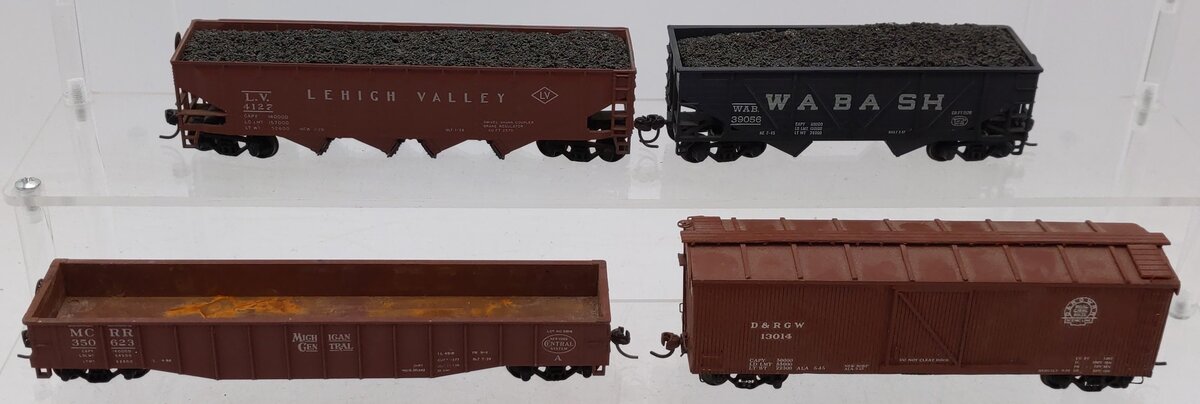 HO Scale Assorted Freight Cars [4]