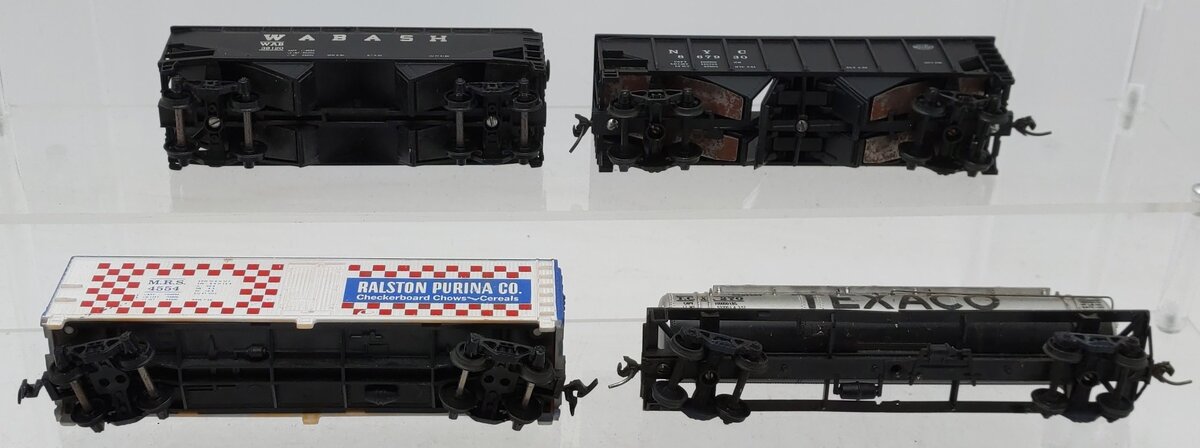 HO Scale Assorted Freight Cars [4]