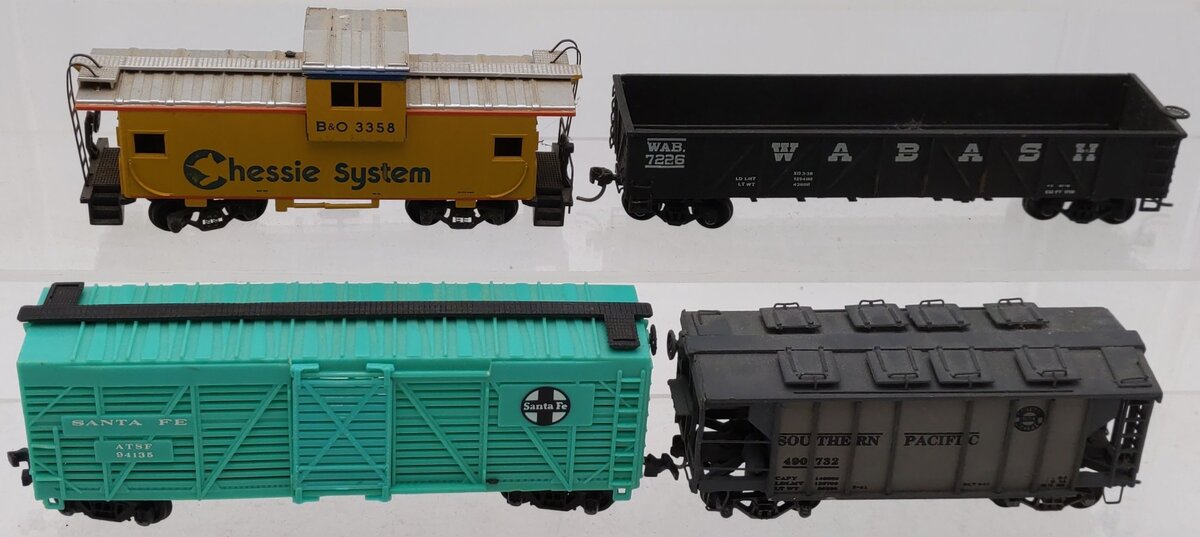 HO Scale Assorted Freight Cars [4]