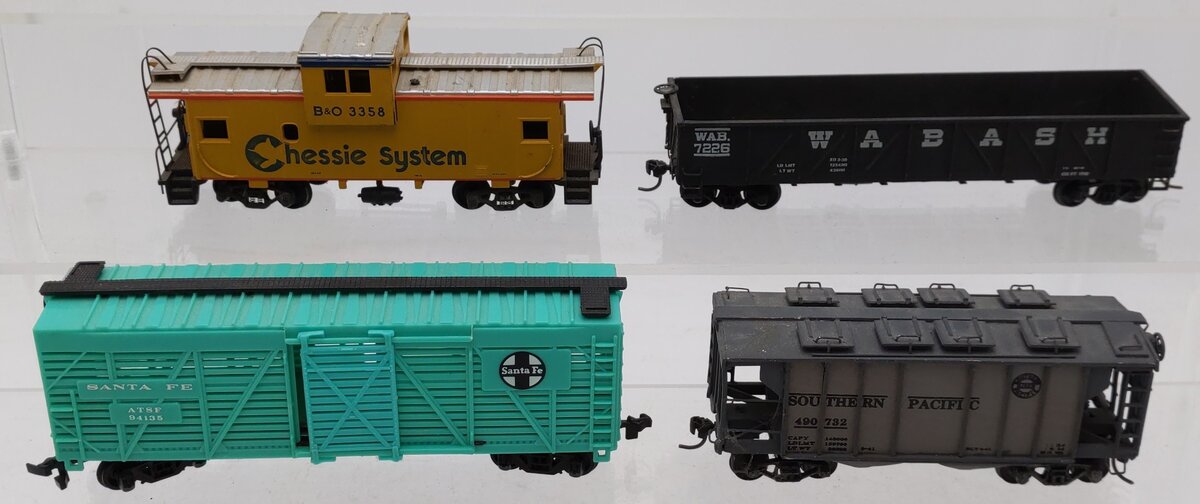 HO Scale Assorted Freight Cars [4]