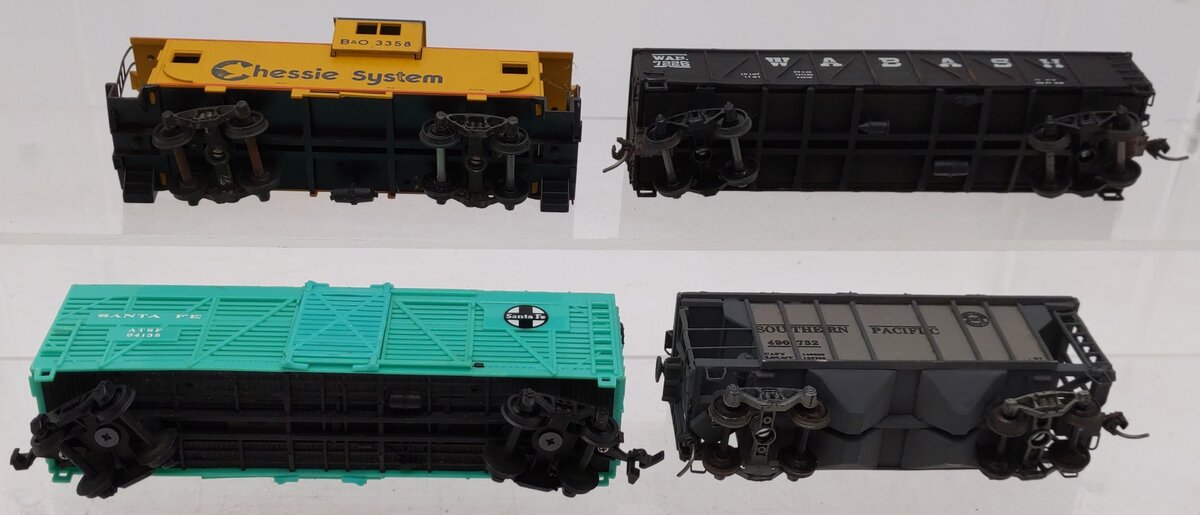HO Scale Assorted Freight Cars [4]