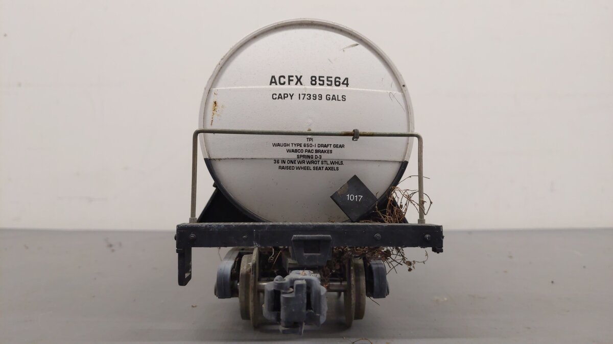 USA Trains R15167 G Diamond Shamrock Modern Tank Car #85564 with Metal Wheels VG