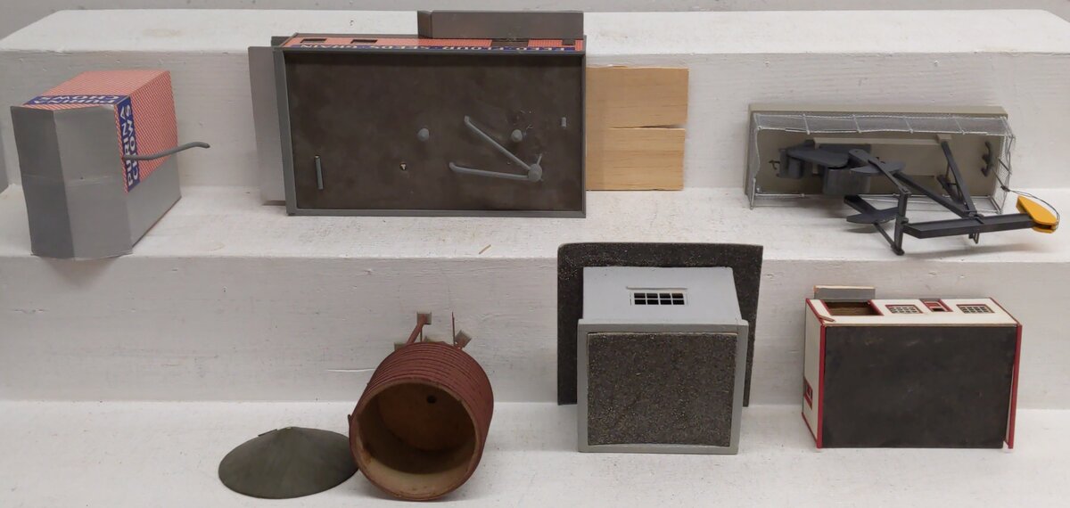 HO Scale Assorted Layout Buildings & Railroad Accessories [5]
