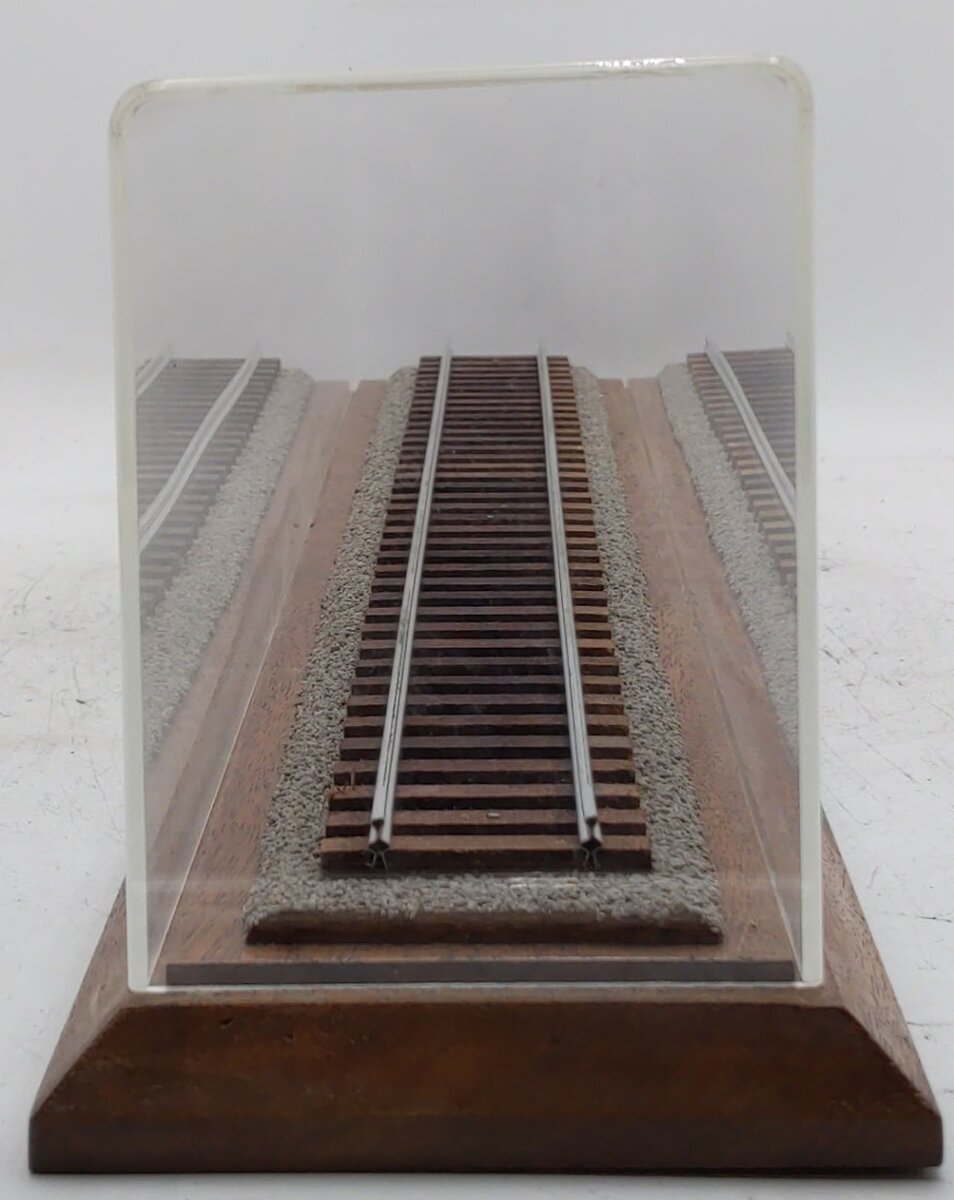 O Gauge Display Case 26