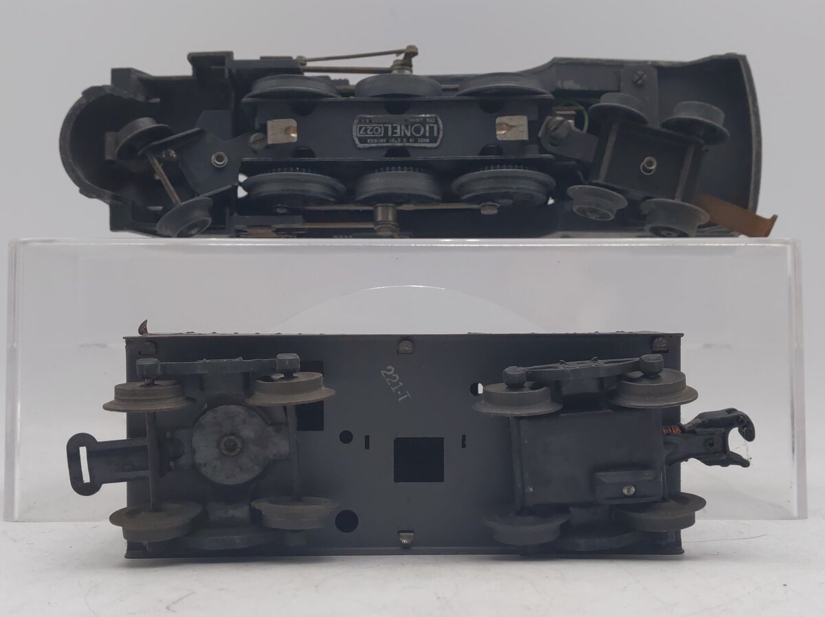 Lionel 221 Vintage O NYC Dreyfuss Gray 2-6-4 Steam Locomotive & 221T Tender