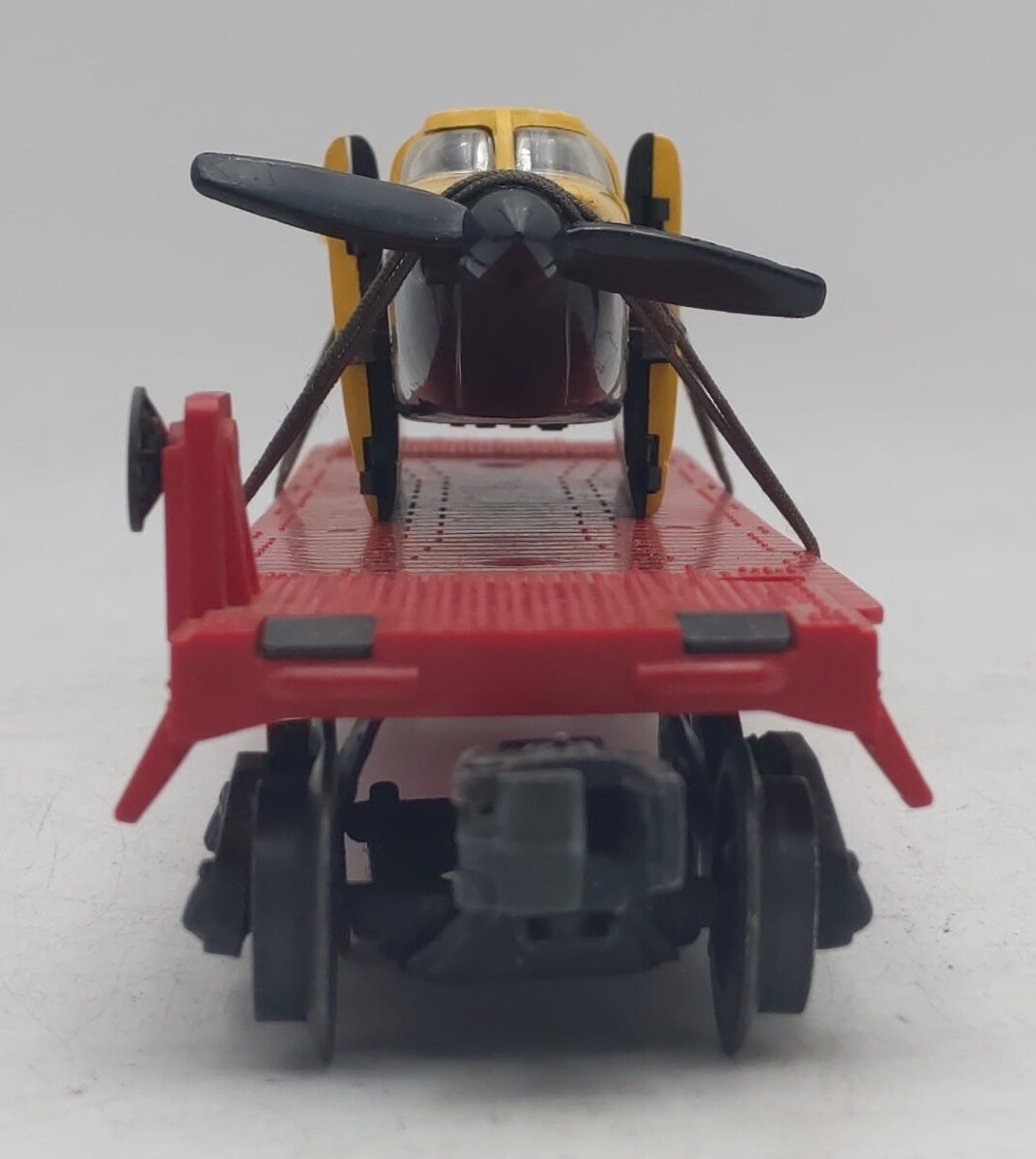 Lionel 6800 Vintage O Flatcar with Yellow over Black Airplane EX/Box
