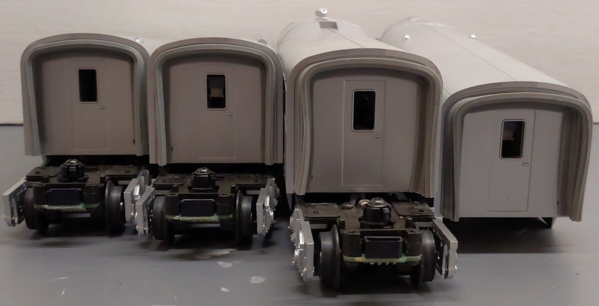 MTH 30-2186-0 O Burlington Pioneer Zephyr Passenger Car with Horn (Set of 4) VG/Box