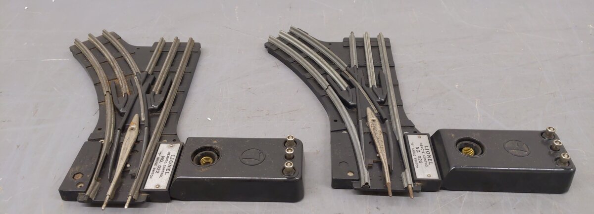 Lionel O22 Vintage Left-Hand & Right-Hand Electric Remote Switches [4]