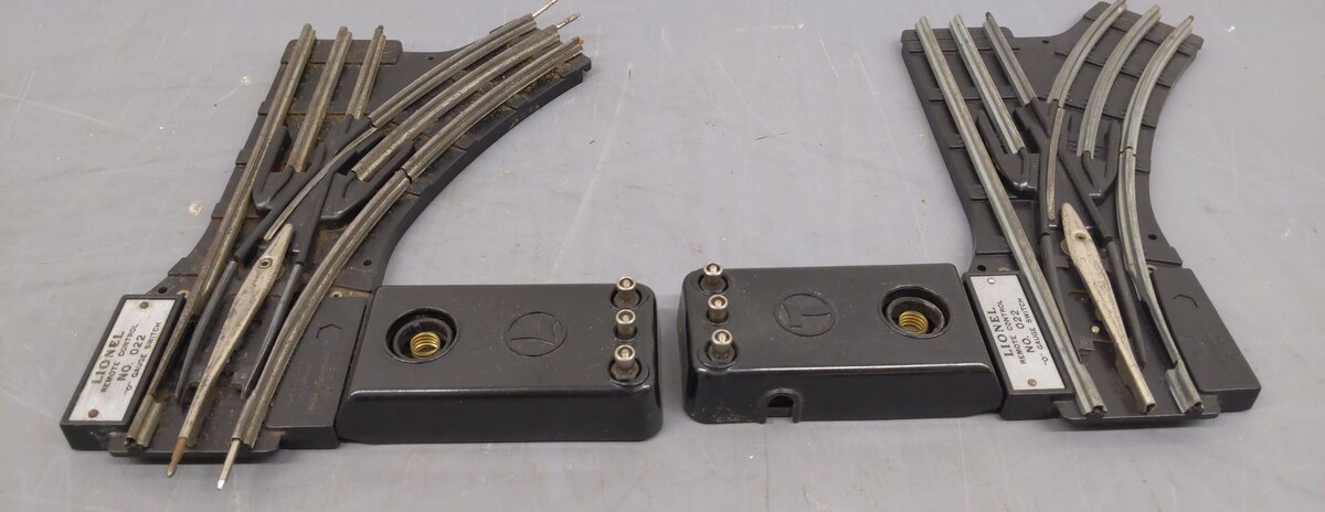 Lionel O22 Vintage Left-Hand & Right-Hand Electric Remote Switches [4]
