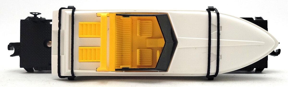 Lionel 6-16661 O Gauge Lionel Flatcar with Motorized Boat LN/Box