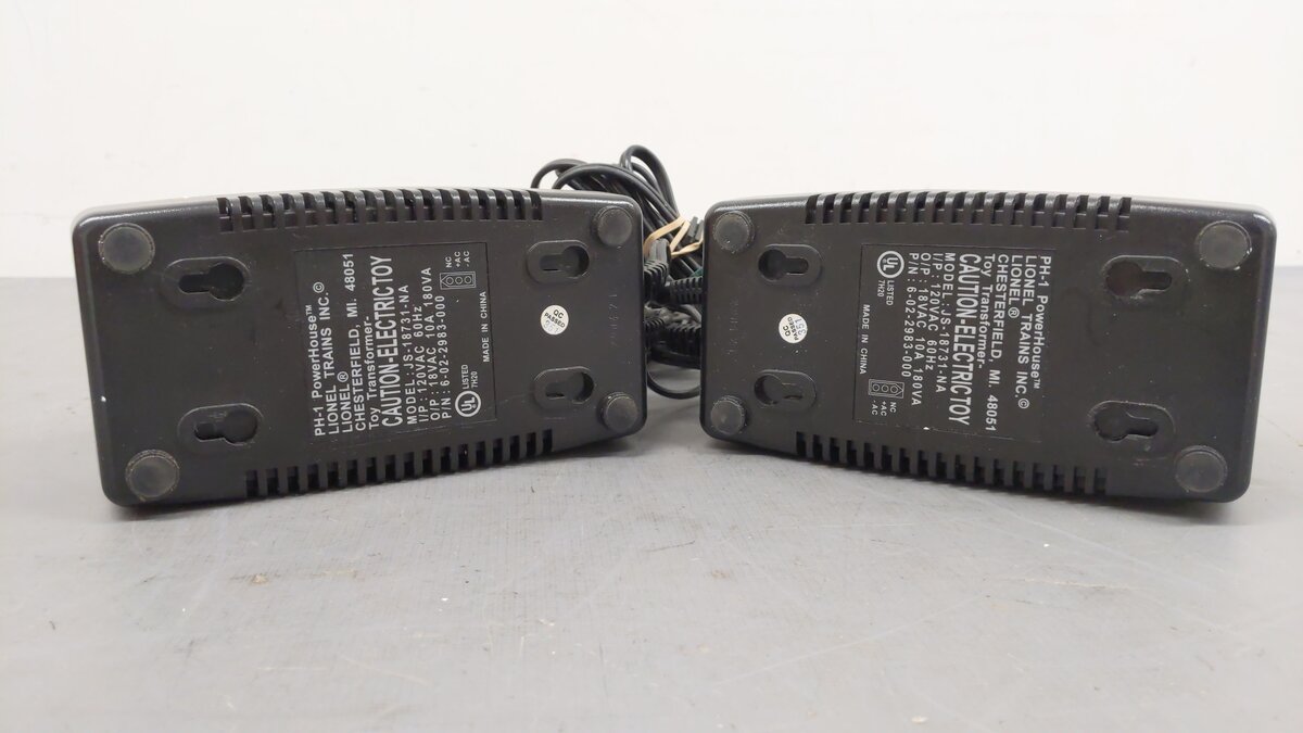 Lionel 6-32930 ZW Multi-Watt Transformer with Two 180 Watt PowerHouses EX/Box