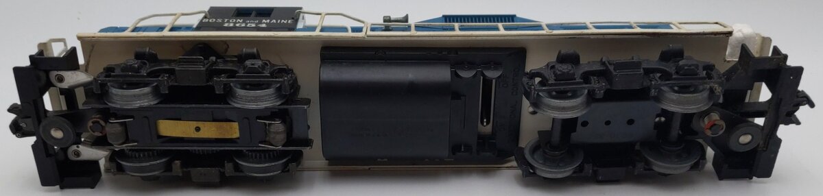 Lionel 6-8654 O Gauge Boston & Maine GP-9 Powered Diesel Locomotive #8654 VG/Box