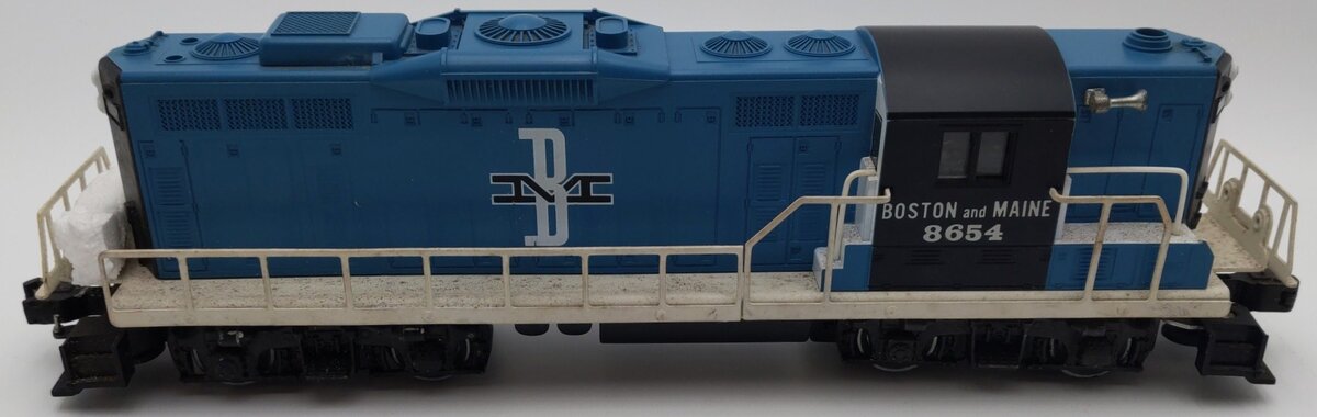 Lionel 6-8654 O Gauge Boston & Maine GP-9 Powered Diesel Locomotive #8654 VG/Box
