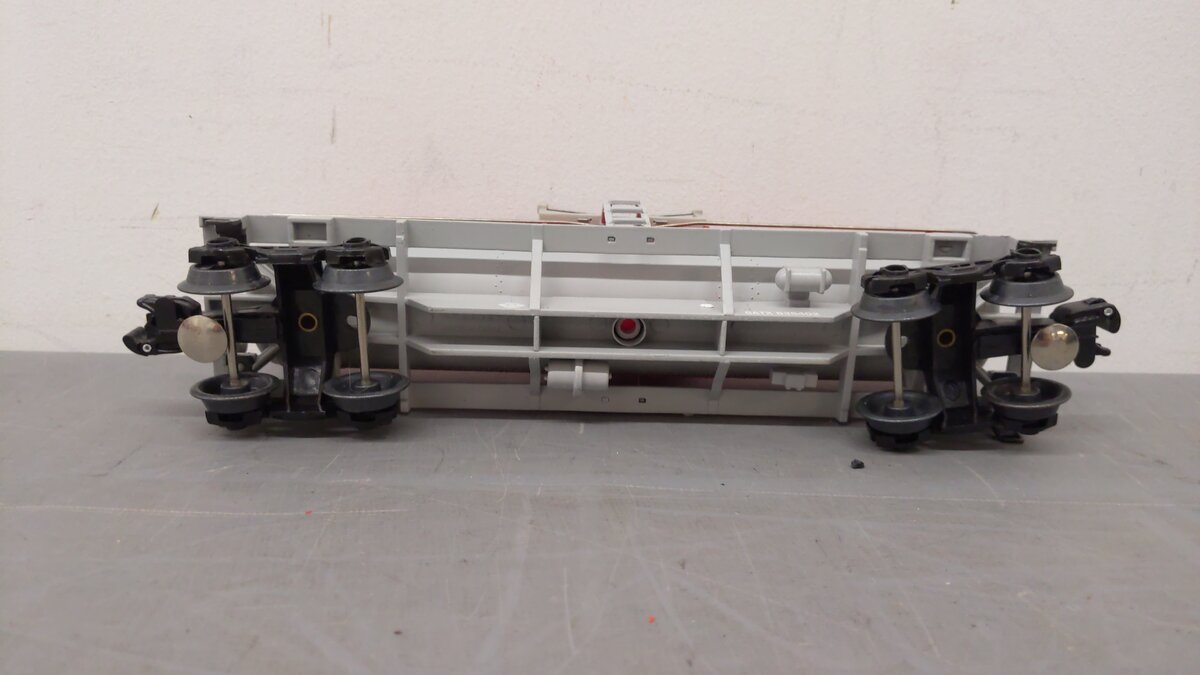 K-Line K635402 Budweiser Tank Car Bank w/Display Base EX/Box