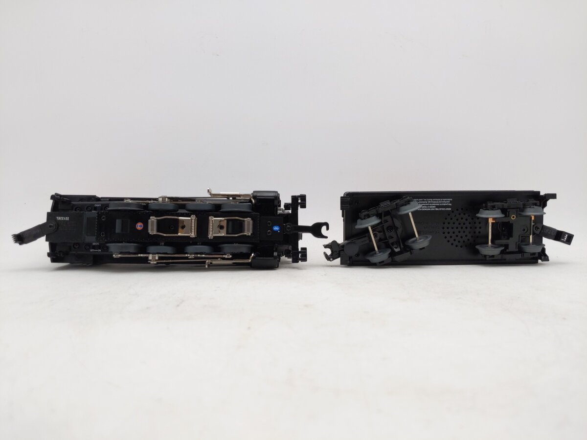 Lionel 2223050 O Anheuser Busch LionChief Locomotive/Tender with Bluetooth 5.0 EX