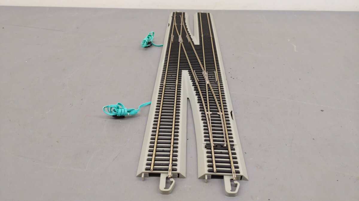 Bachmann 44575 HO Nickel Silver #6 E-Z Track Remote Crossover Turnout EX/Box