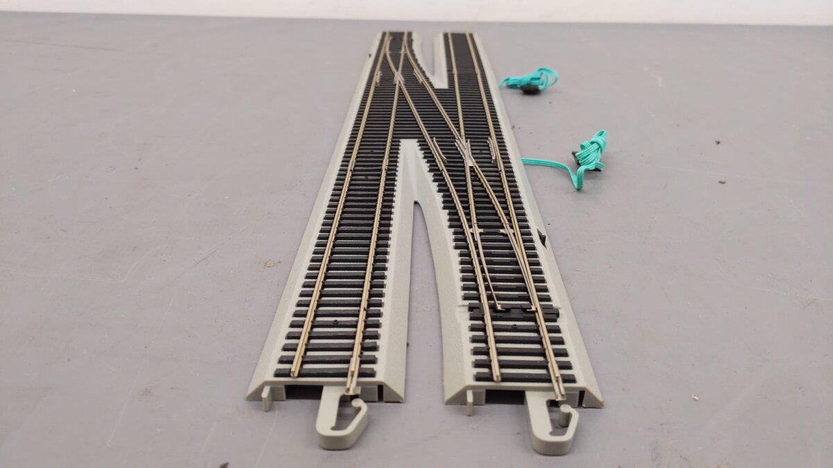 Bachmann 44575 HO Nickel Silver #6 E-Z Track Remote Crossover Turnout EX/Box
