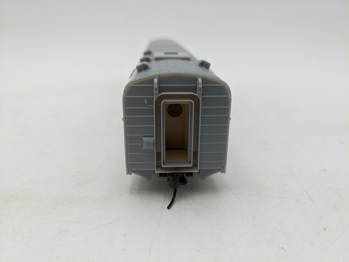 Walthers 932-9260 HO Milwaukee Skytop Lounge-Undecorated LN/Box