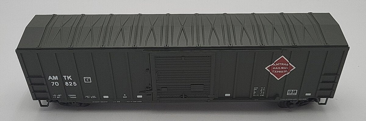 AMT O Scale Amtrack Railway Express Boxcar #70825 VG