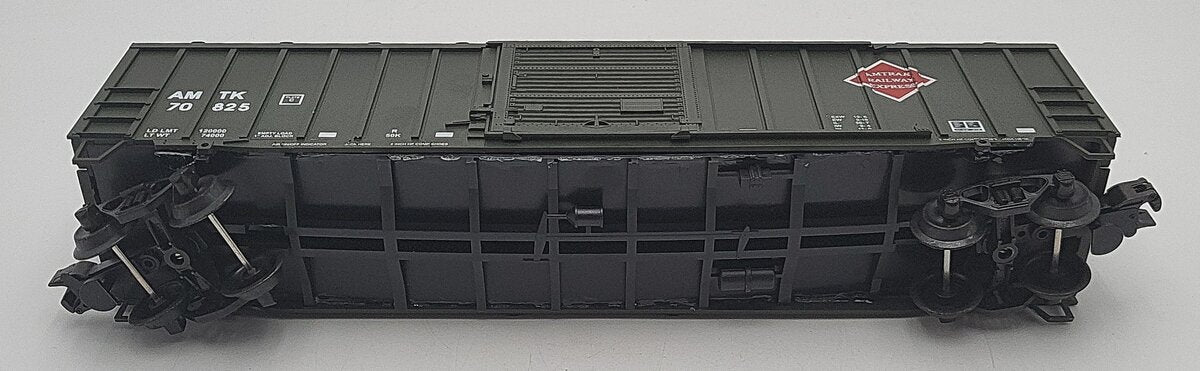 AMT O Scale Amtrack Railway Express Boxcar #70825 VG