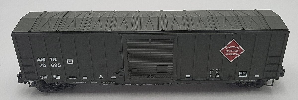 AMT O Scale Amtrack Railway Express Boxcar #70825 VG