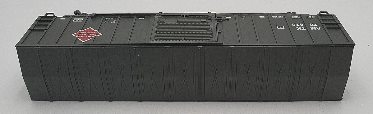 AMT O Scale Amtrack Railway Express Boxcar #70825 VG