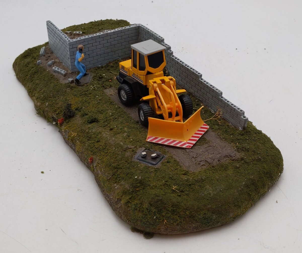 K-Line K42413 Operating Earthmover Construction Animated Scene VG/Box