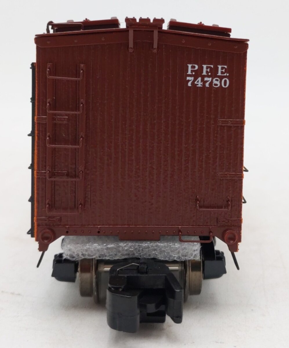 MTH 35-78011 S Gauge Pacific Fruit Express 40' Woodsided Reefer #74780 NIB