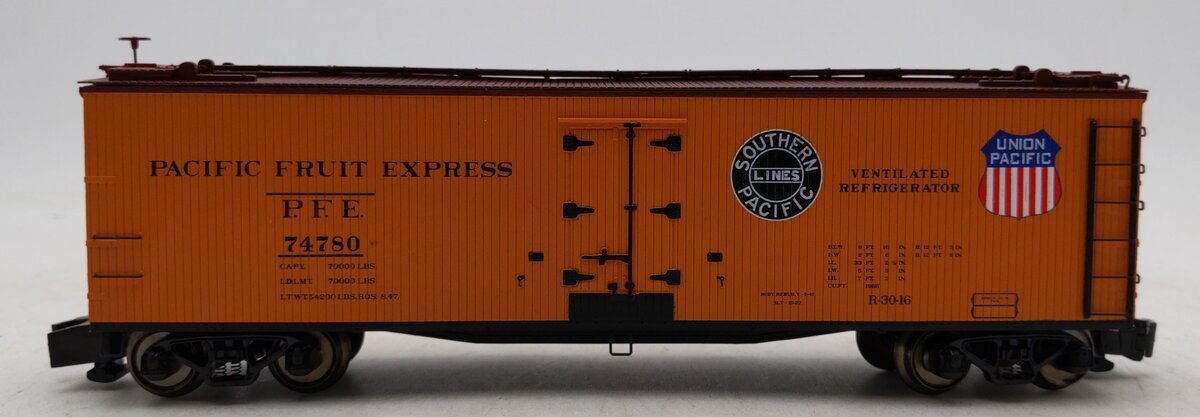 MTH 35-78011 S Gauge Pacific Fruit Express 40' Woodsided Reefer #74780 NIB