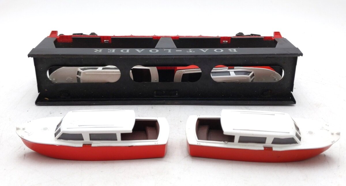 Lionel 6416 Vintage O Boat Loader with 4 Red Boats - Rare VG
