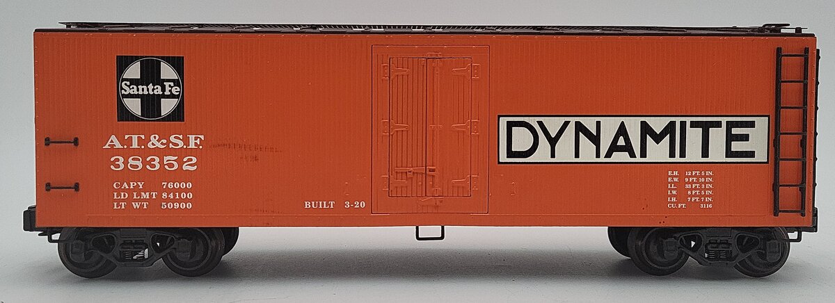 K-Line K762-1051 O Gauge Santa Fe Dynamite Wood-Sided Boxcar #38352 EX