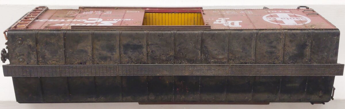 Aristo-Craft 46003 Santa Fe Boxcar (Metal Wheels)