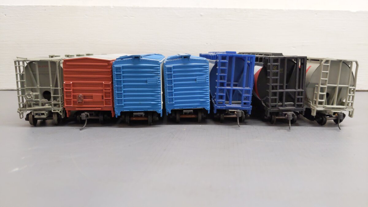 Bachmann and Others HO Assorted Freight Cars 120, 91271, 370708, 396098 [7] VG