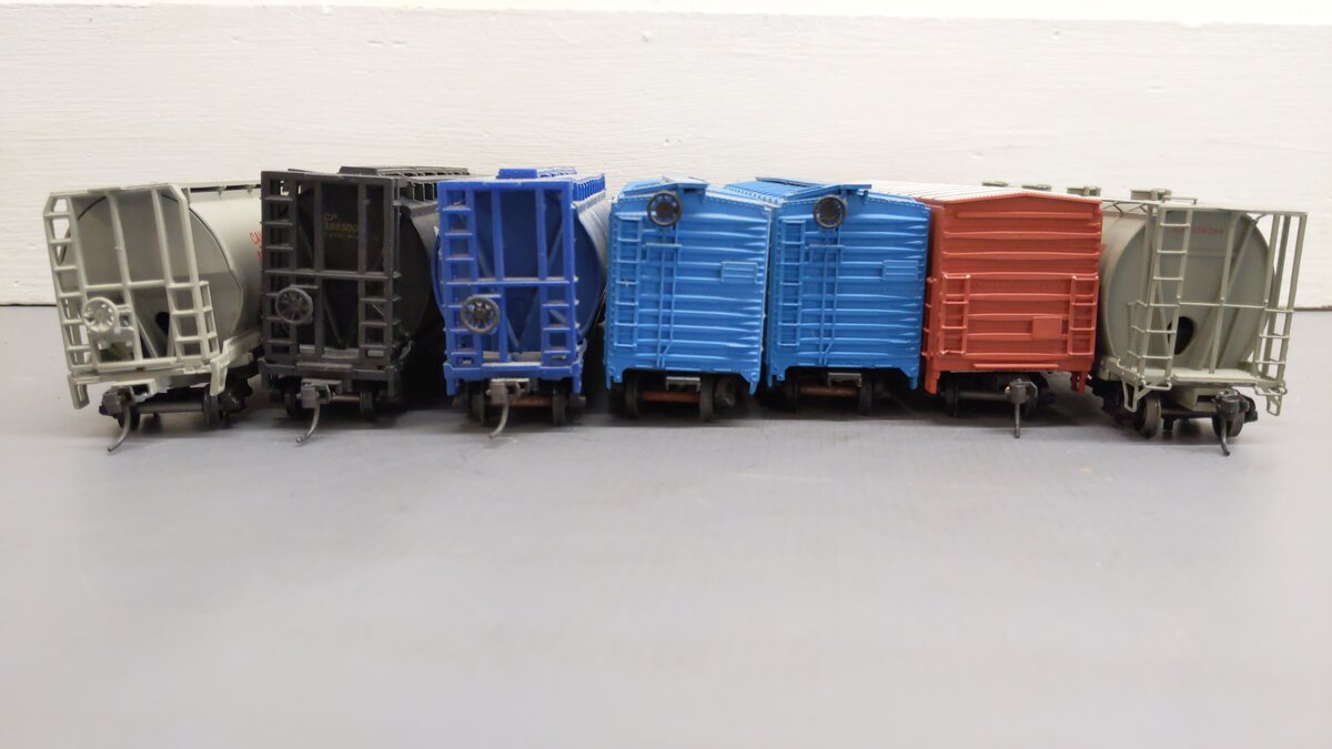 Bachmann and Others HO Assorted Freight Cars 120, 91271, 370708, 396098 [7] VG