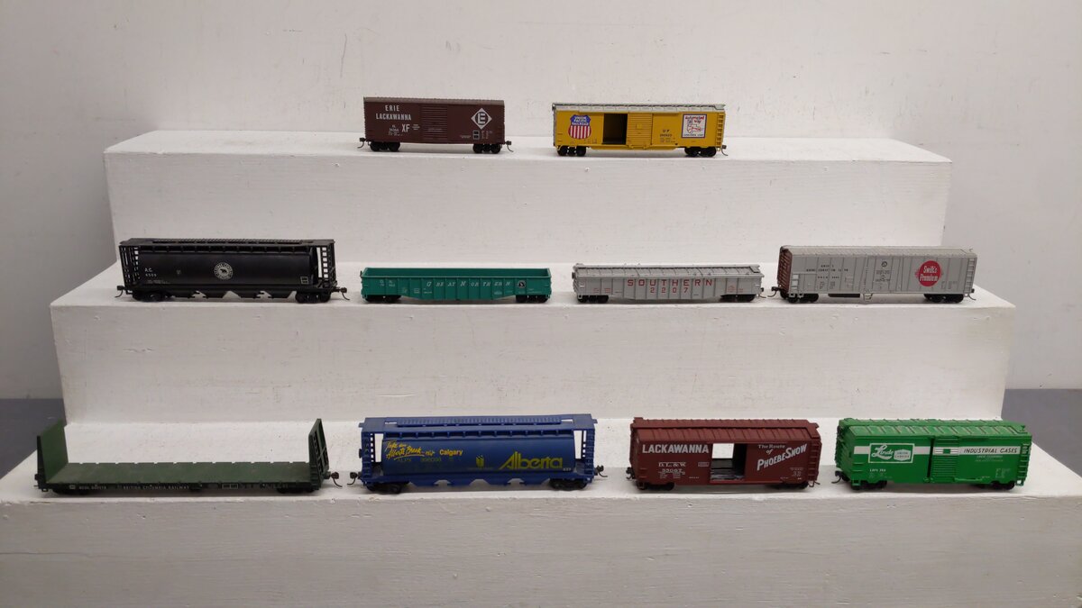 Bachmann and Others HO Assorted Freight Cars 300620, 6509, 78965, 869378 [10] VG